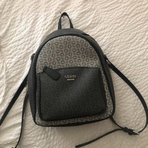 GUESS backpack🖤